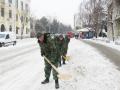 Помоћ Војске грађанима Србије у чишћењу снега